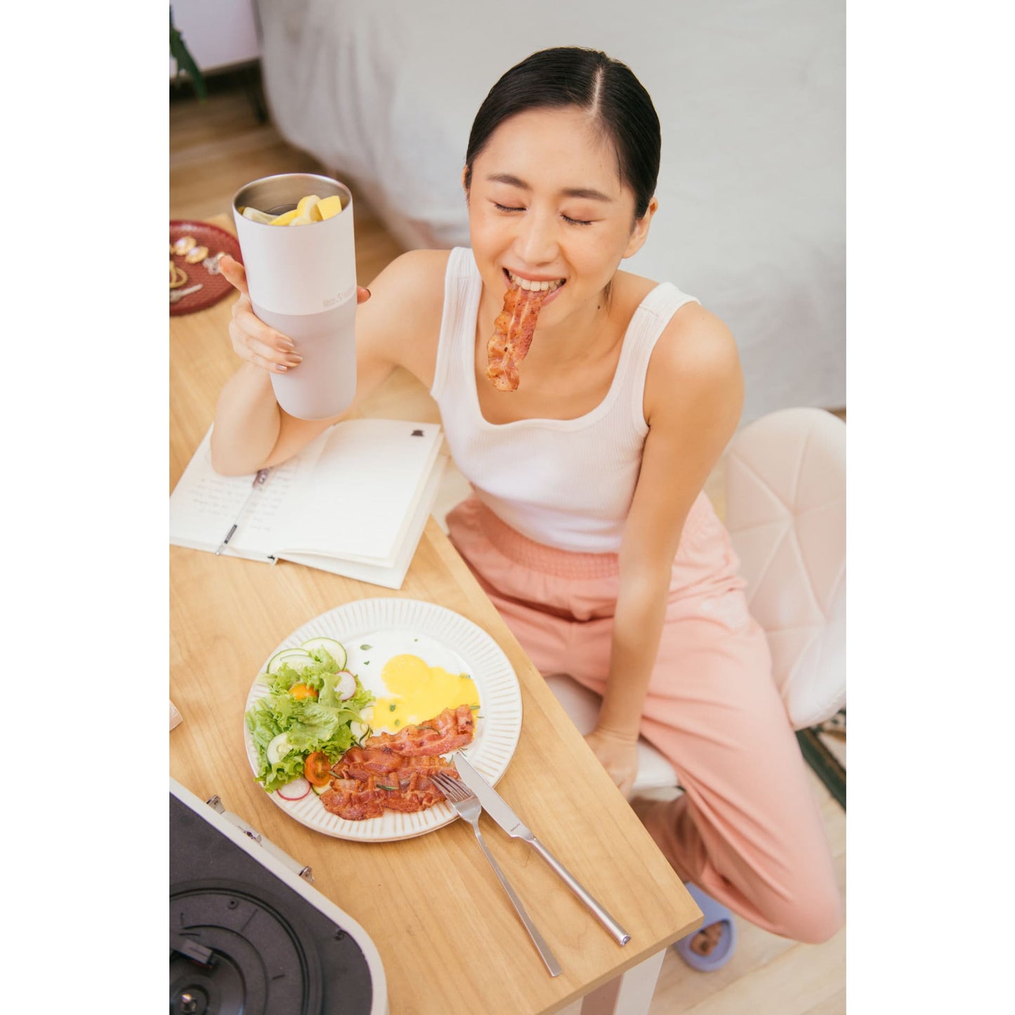 Image for 1600-54TOFU_A_LIFESTYLE-3.jpg