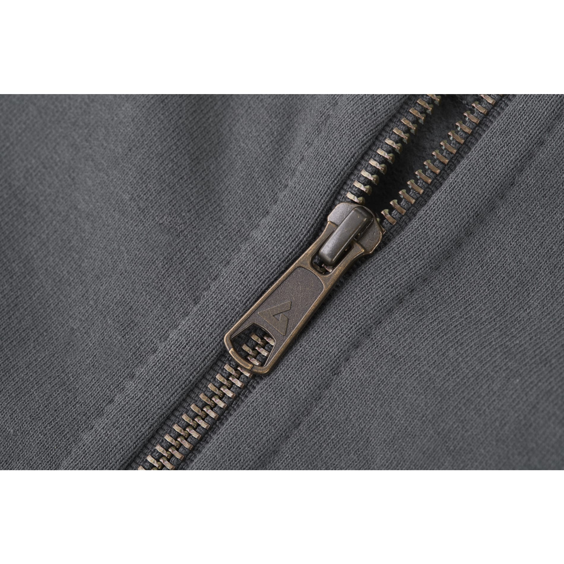 Image for TM98224_945_A_Zipper_detail.jpg